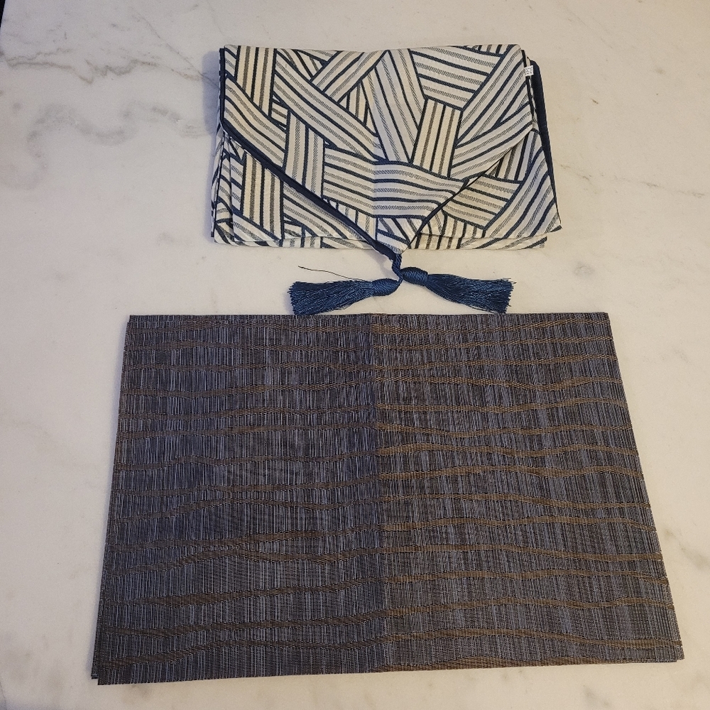 1 Table Runner &  6 Placemats